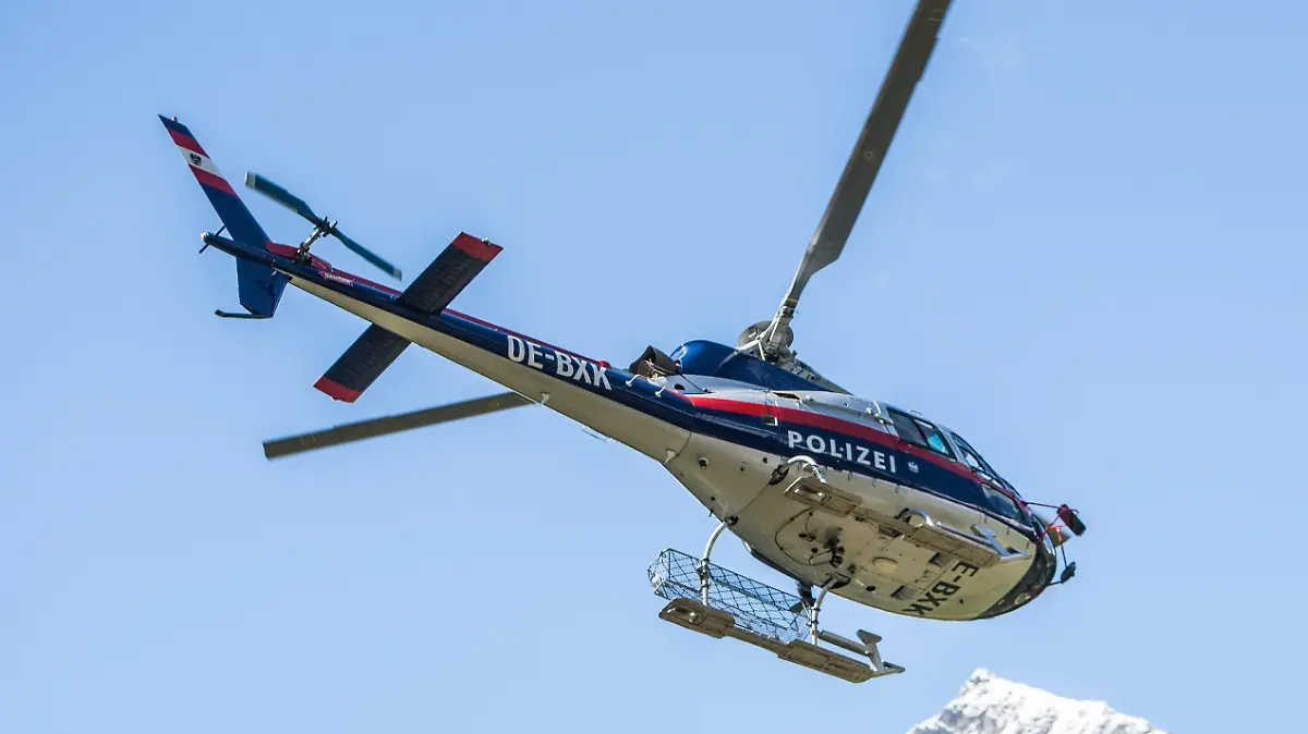 14.05.2013, Tauernhaus, Matrei i.O., AUT, Felbertauernstrasse nach Hangrutsch gesperrt, im Bild der Polizei Hubschrauber Libelle Tirol. In der Nacht von 13. auf 14. Mai kam es auf der Felbertauernstrasse auf Hohe der SChildalmgalerie zu einen Hangrutsch bzw. Felssturz auf einer Laenge von von ca. 100 Metern. Die Strasse ist fuer den gesamten Verkehr bis auf weiteres gesperrt. Es wird vermutet das ein KFZ unter den Schuttmassen verschuettet ist. EXPA Pictures © 2013, PhotoCredit: EXPA/ Juergen Feichter - 20130514_PD1085