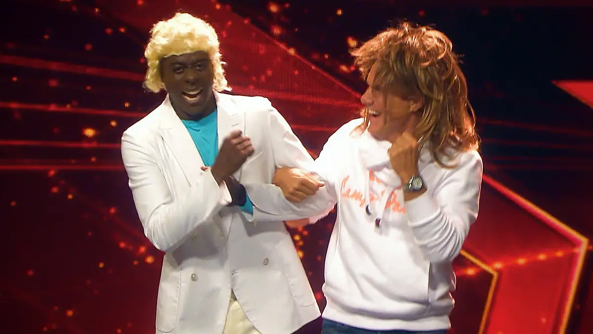 Dieter und Bruce singen ein Ständchen  Das Supertalent 2016: Finale