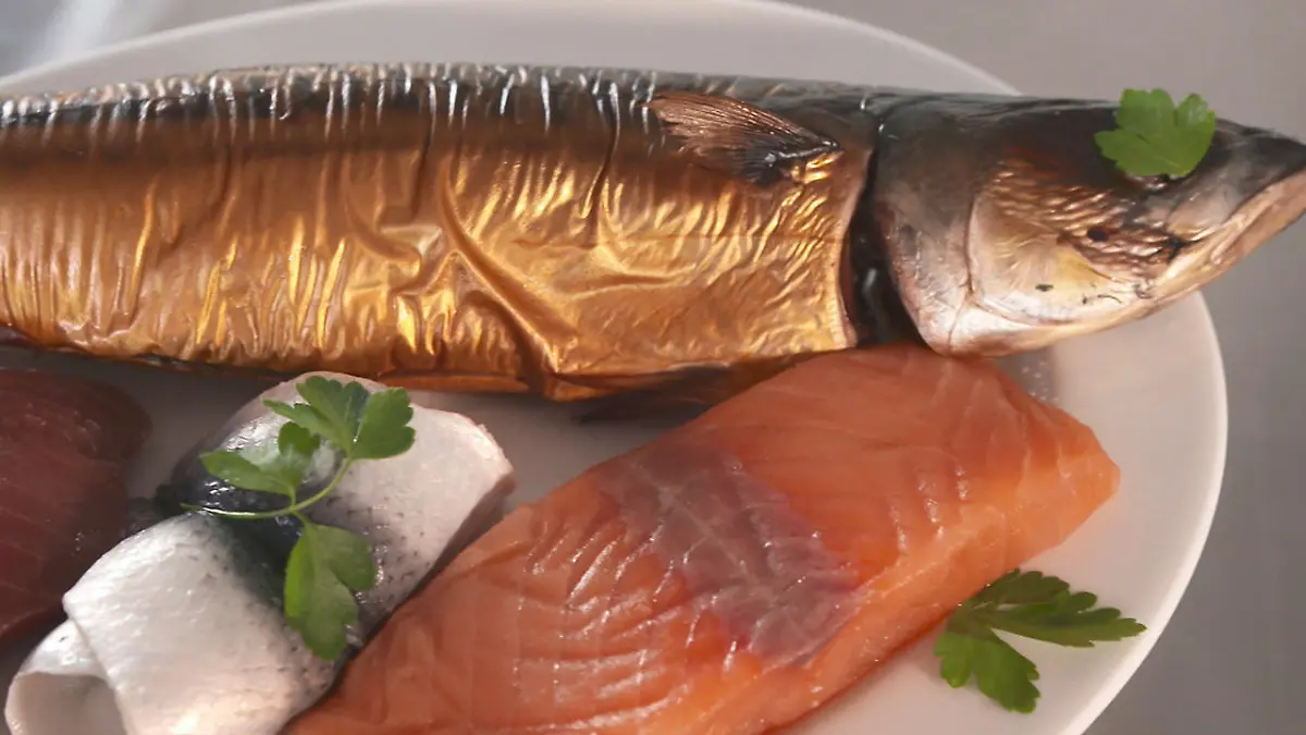 Greenpeace warnt vor belastetem Fisch Chemie in Forelle, Lachs & Co. 