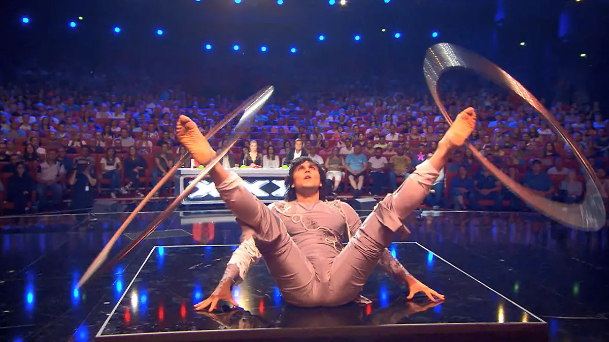 Anton ist für Dieter der bester Hula-Hooper aller Staffeln Das Supertalent 2016: Castingshow 13