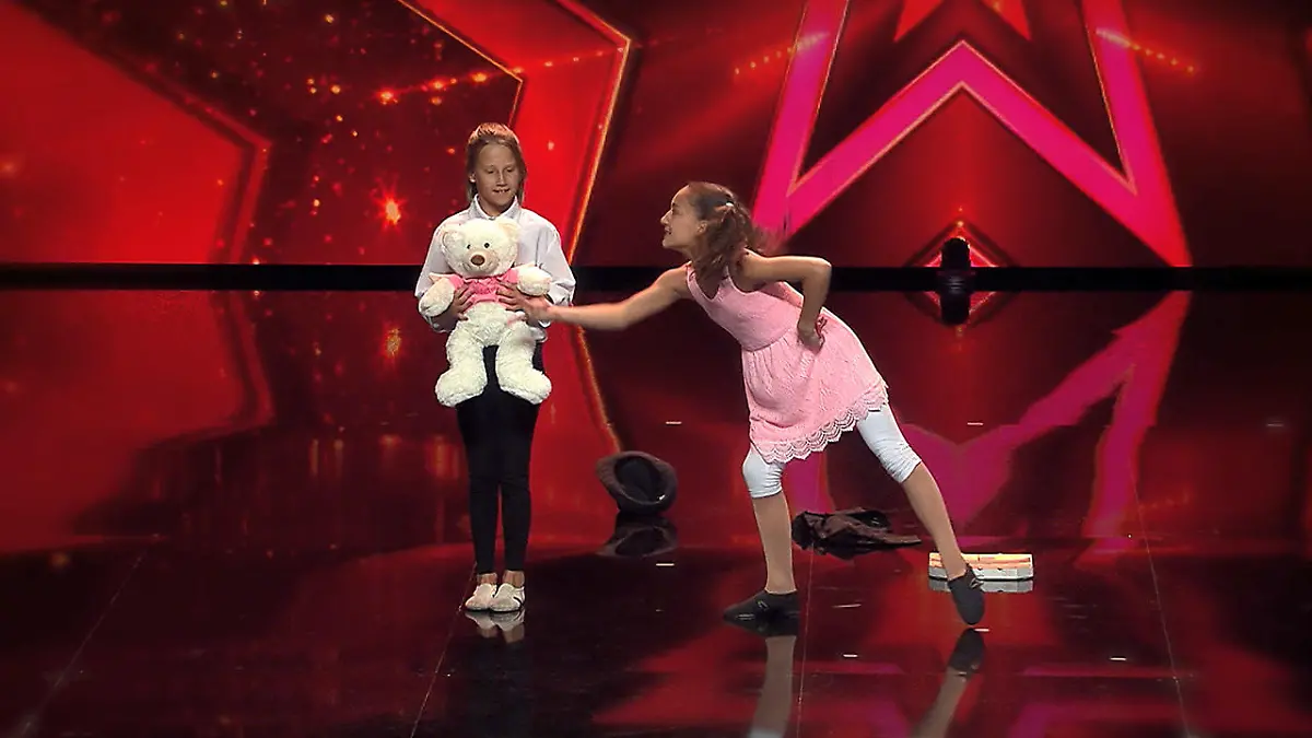 Alina und Shahida tanzen mit großer Leidenschaft Das Supertalent 2016: Castingshow 13