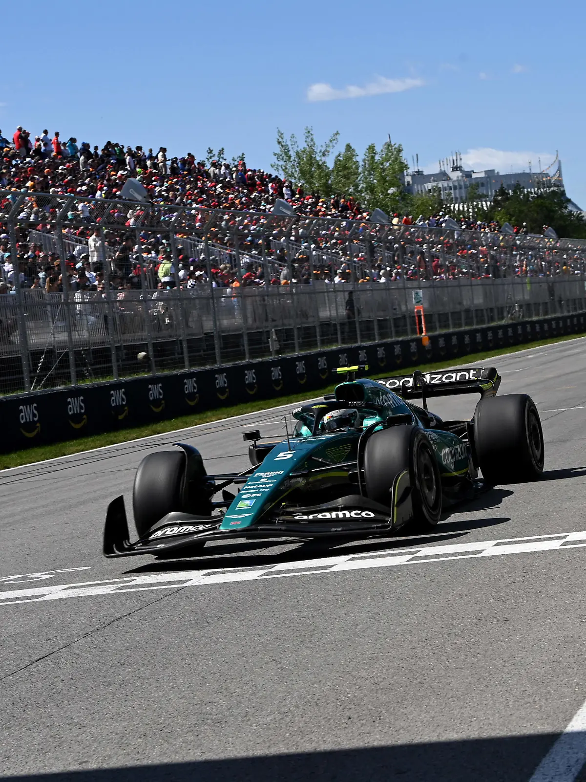  Formula 1 2022: Canadian GP CIRCUIT GILLES-VILLENEUVE, CANADA - JUNE 19: Sebastian Vettel, Aston Martin AMR22 during the Canadian GP at Circuit Gilles-Villeneuve on Sunday June 19, 2022 in Montreal, Canada. Photo by Mark Sutton / Sutton Images Images PUBLICATIONxINxGERxSUIxAUTxHUNxONLY GP2209_203033DSC_4159