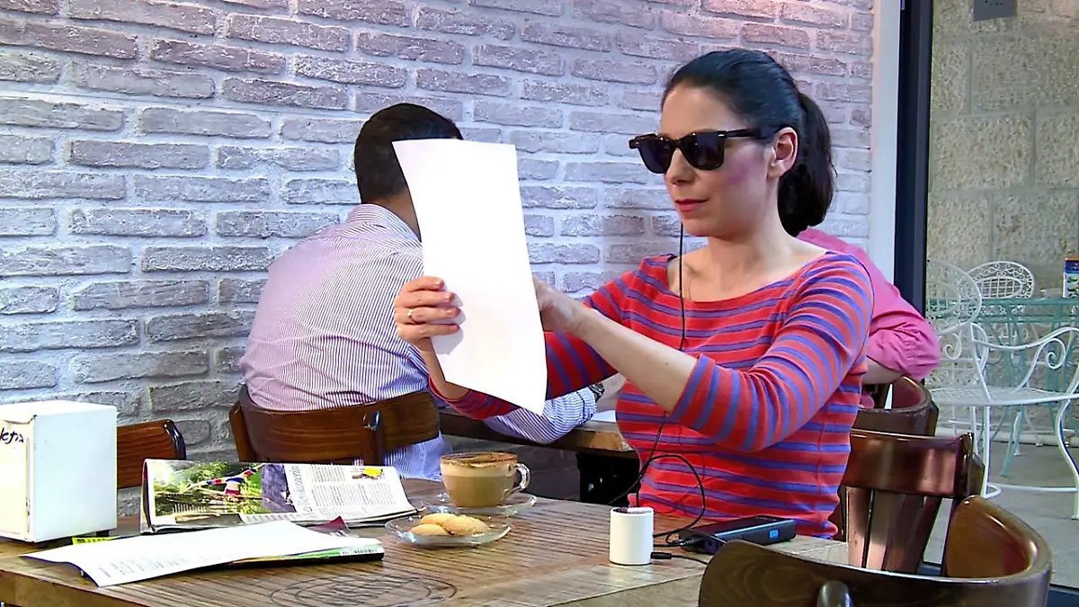 Neue Hoffnung für Sehbehinderte Diese Brille kann Menschen vorlesen