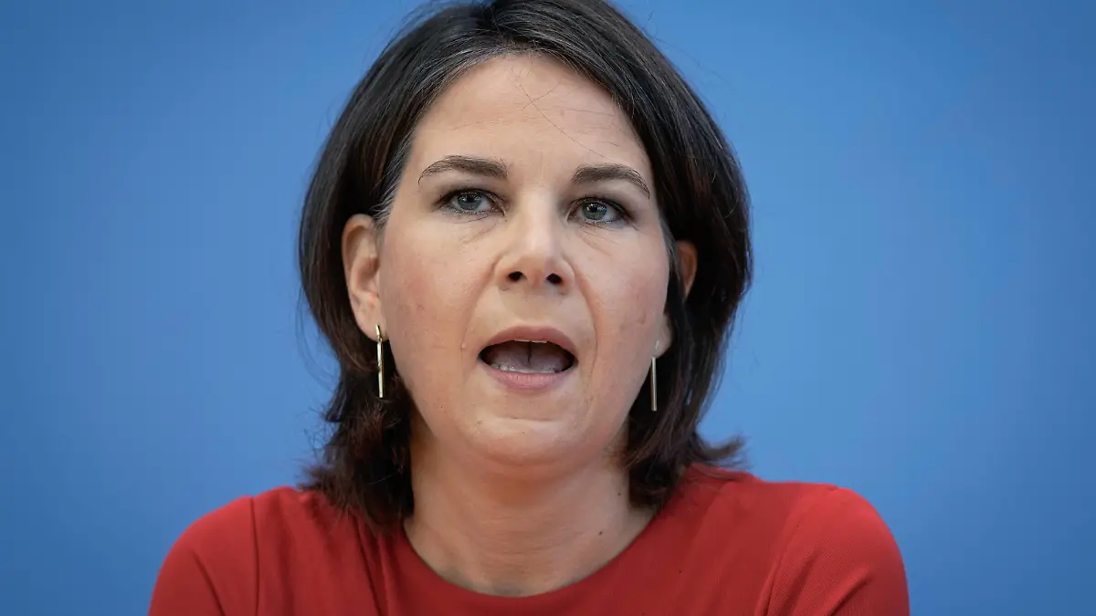  Bundespressekonferenz Gemeinsam für globale Ernaehrungssicherheit Deutschlands Beitrag gegen die Hungerkrise Aktuell,24.06.2022,Berlin,Bundesministerin des Auswaertigen, Aussenministerin Annalena Baerbock im Portrait bei der Bundespressekonferenz zum Thema Gemeinsam für globale Ernaehrungssicherheit Deutschlands Beitrag gegen die Hungerkrise Berlin Berlin Deutschland *** Federal Press Conference Together for global food security Germanys contribution against the hunger crisis News,24 06 2022,Berlin,Federal Minister of Foreign Affairs, Foreign Minister Annalena Baerbock in portrait at the Federal Press Conference on the topic Together for global food security Germanys contribution against the hunger crisis Berlin Berlin Germany