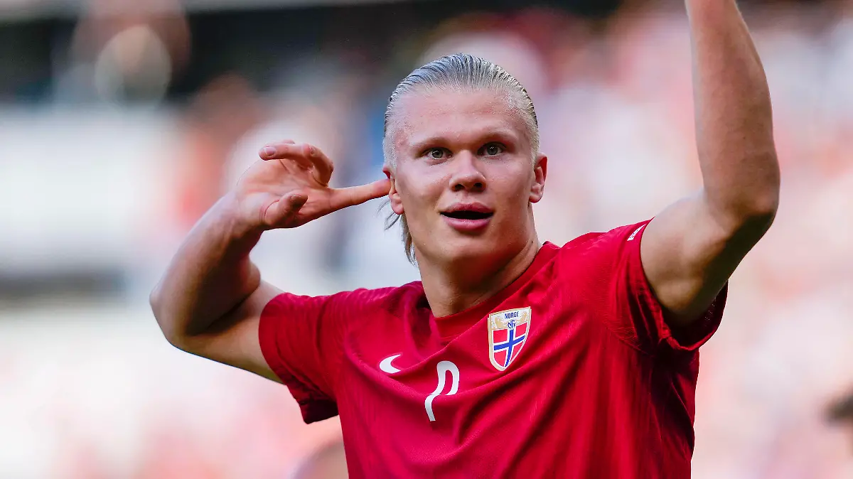 Sport Bilder des Tages Fotball, Nations League: Norge - Sverige Oslo 20220612. Erling Braut Haaland t.h. for fotballkampen i Nations League mellom Norge - Sverige pa Ullevaal Stadion i Oslo. Foto: Beate Oma Dahle / NTB Oslo Norge Ref:_SPO_BNCAOawhrW2MIQ.jpg *** Football, Nations League Norway Sweden Oslo 20220612 Erling Braut Haaland t h for the football match in the Nations League between Norway Sweden at Ullevaal Stadium in Oslo Photo Beate Oma Dahle NTB Oslo Norway PUBLICATIONxNOTxINxNORxSWExDENxFINxBELxFRAxICExITAxPOR Copyright: xBeatexOmaxDahlex/xNTBx