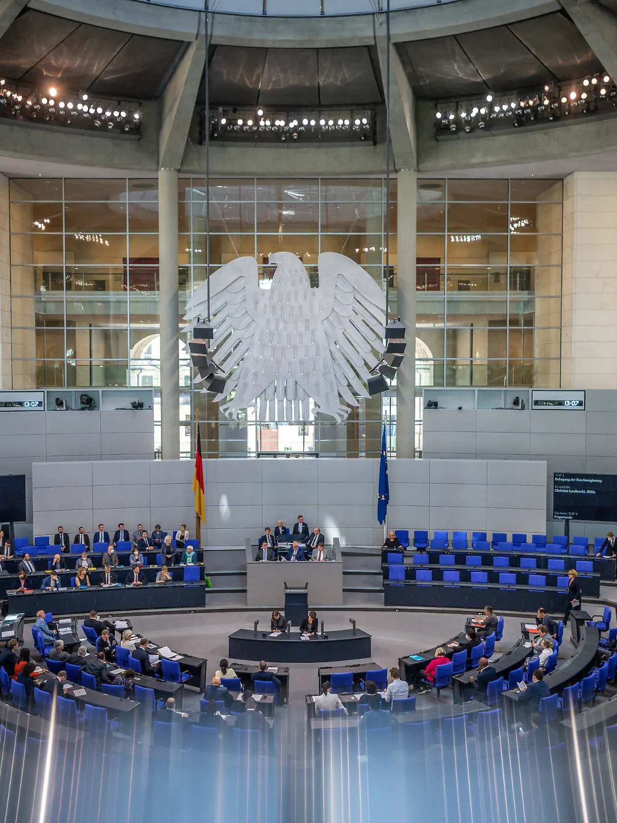 22.06.2022, Berlin: Christine Lambrecht (SPD), Verteidigungsministerin, nimmt an der Regierungsbefragung im Plenum im Bundestag teil. Foto: Michael Kappeler/dpa +++ dpa-Bildfunk +++