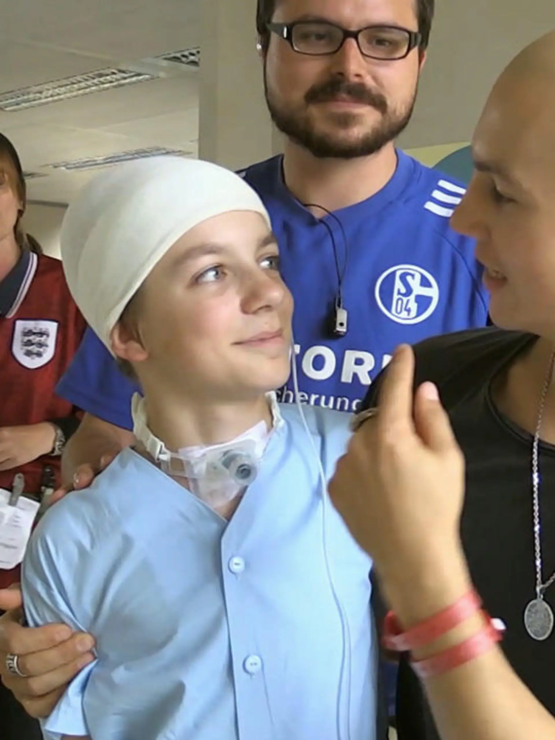 Bild zu: "Backstage: Hugo wacht auf"