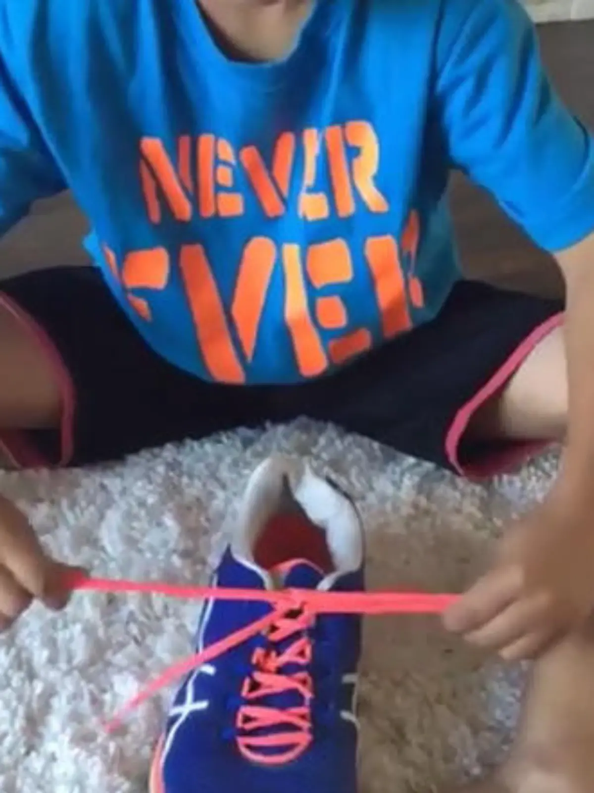 Bild zu: "Schnürsenkel binden kinderleicht"