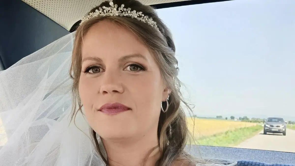 "Bauer sucht Frau"-Kandidatin Barbara Busl strahlt über das ganze Gesicht! Endlich ist ihre Hochzeit mit Christian perfekt.