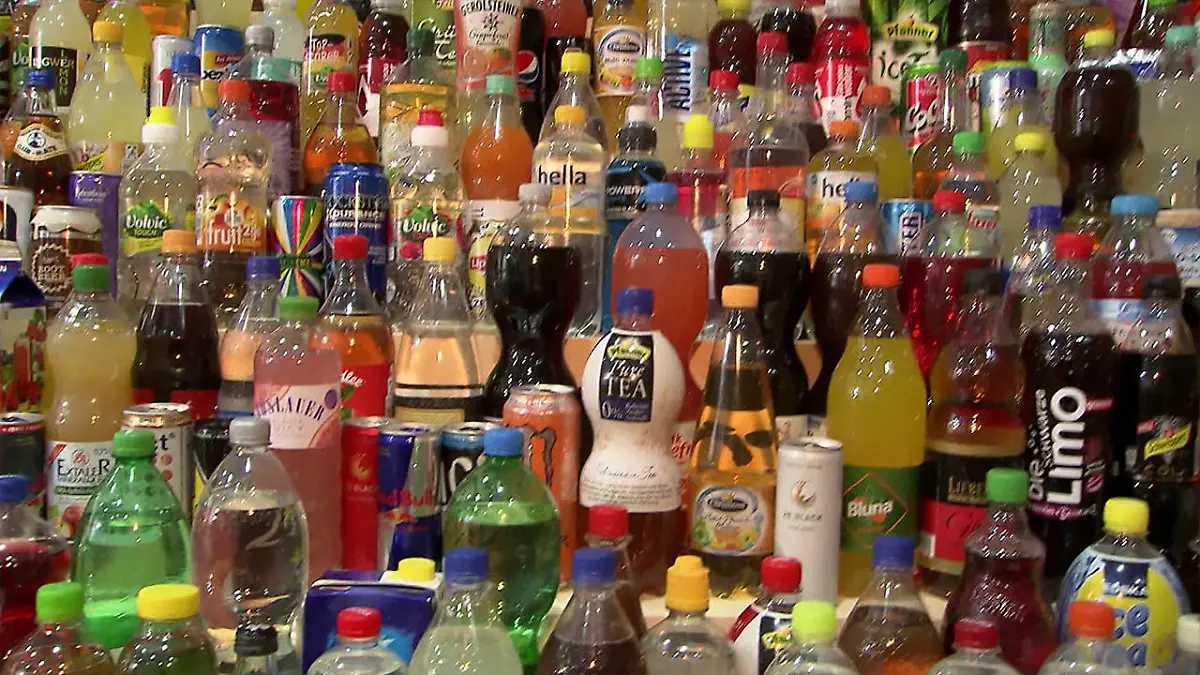 Ist viel Zucker drin, sollen Getränkehersteller zahlen Deutsche trinken pro Jahr und Kopf  84l süße Durstlöscher