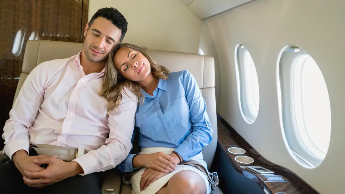 So könnt ihr Ohrenschmerzen im Flieger vermeiden Für einen angenehmen Flug 
