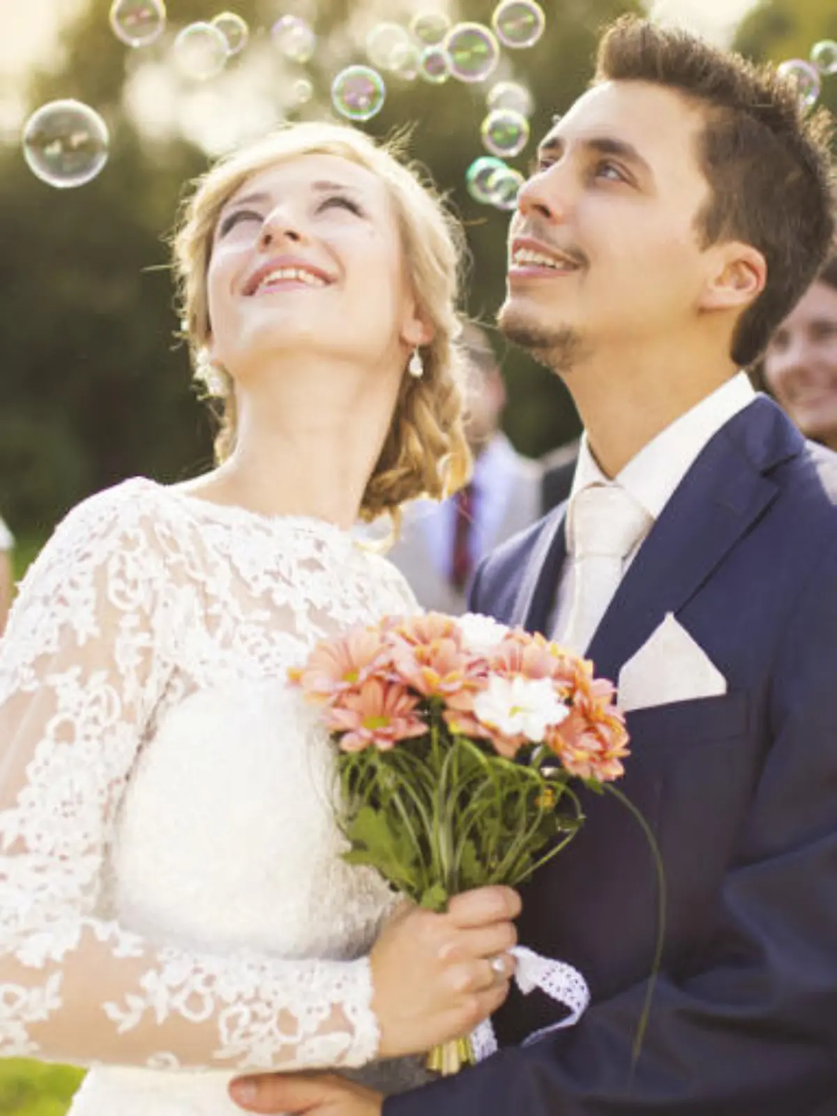 Bild zu: "Studie belegt: Wir heiraten immer später"