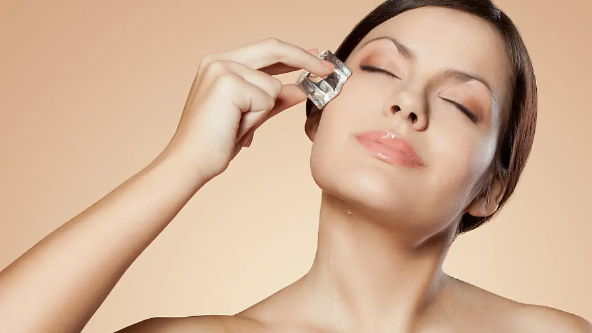 Traumhafte Haut durch Eiswürfel Was kann der coole Beauty-Trend?