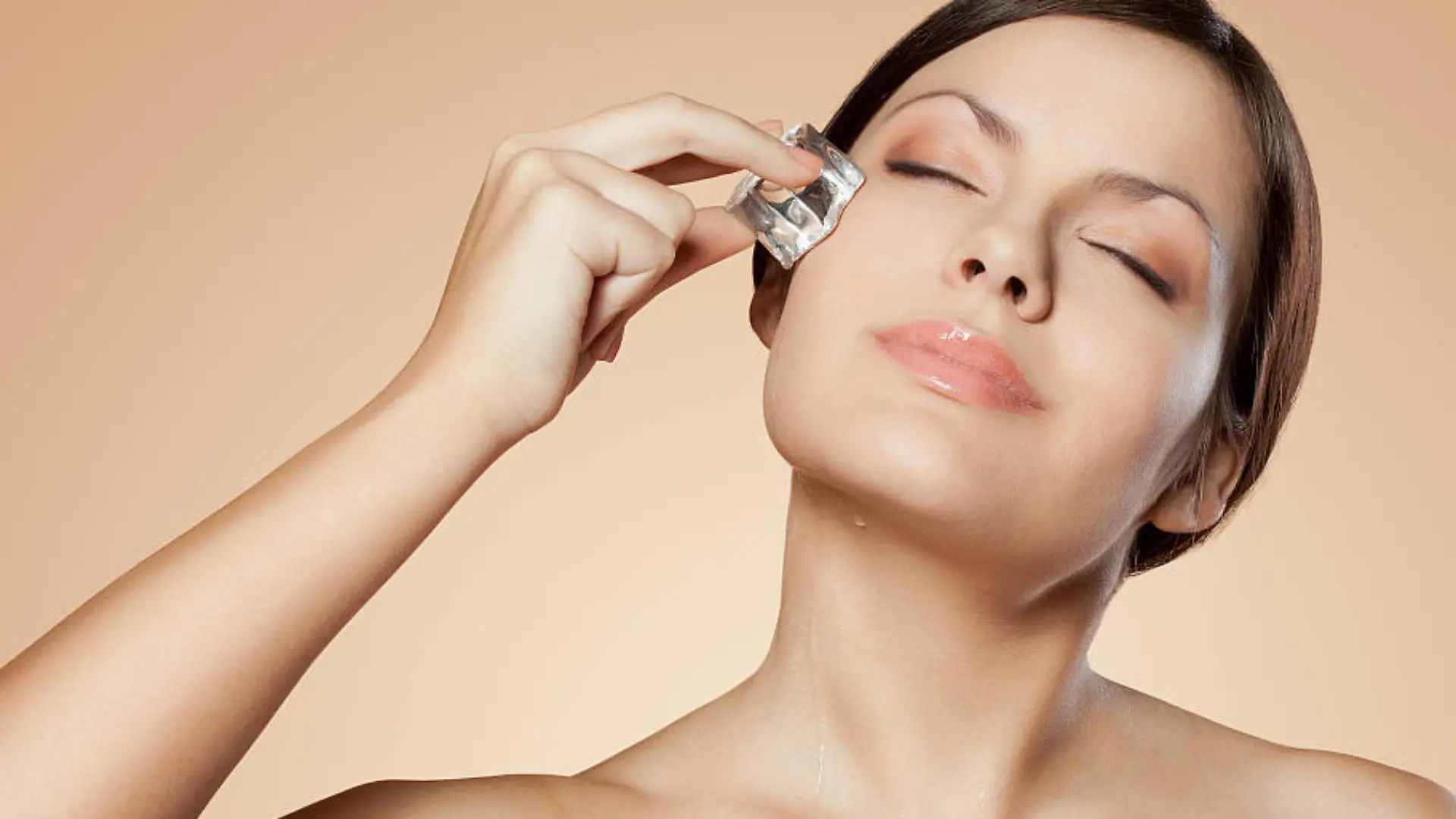 Traumhafte Haut durch Eiswürfel Was kann der coole Beauty-Trend?