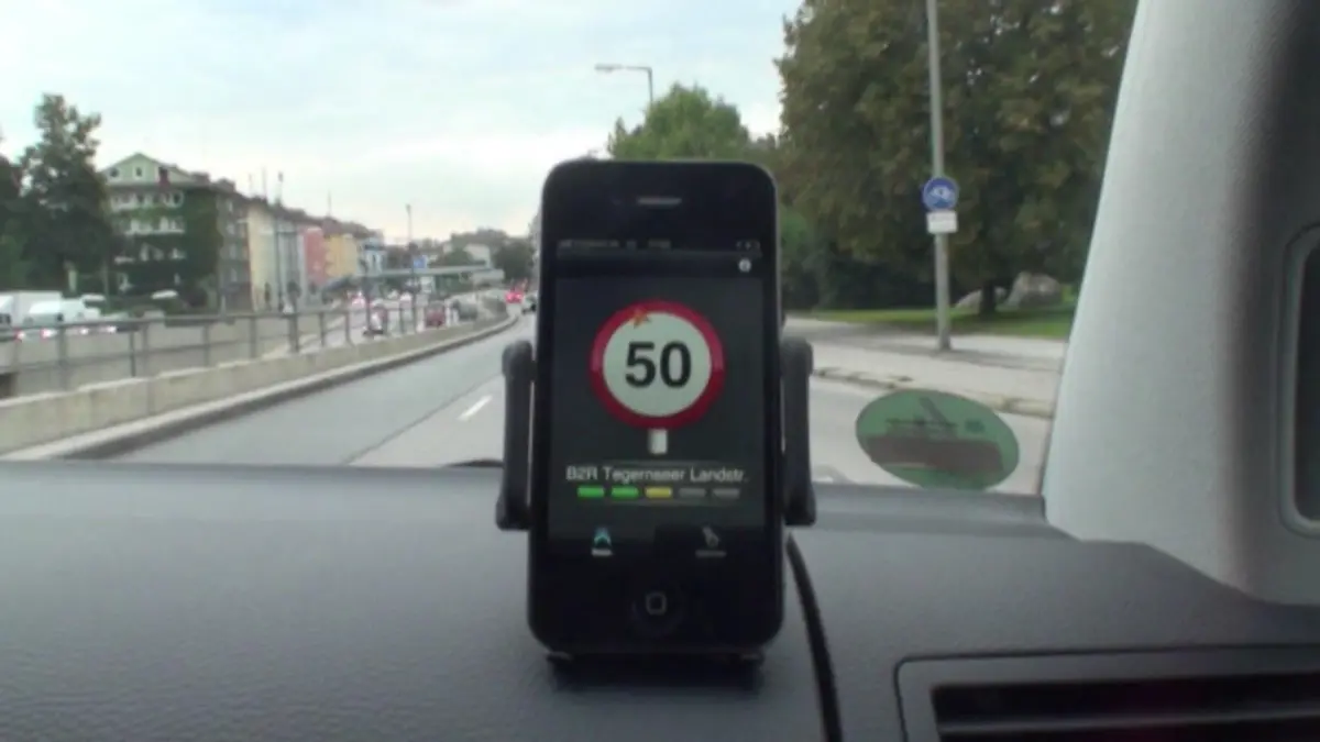 Deshalb sollten Sie von Blitzer-Apps die Finger lassen Verstoß gegen die Straßenverkehrsordnung