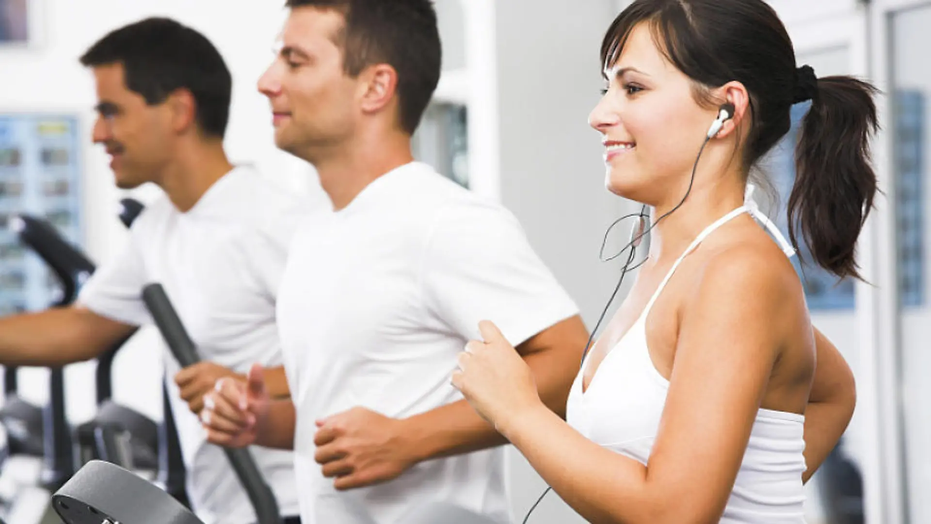 Diese Fitnessstudio-Regeln sind nicht zulässig Eigene Getränke, Vertragskündigung & Co.