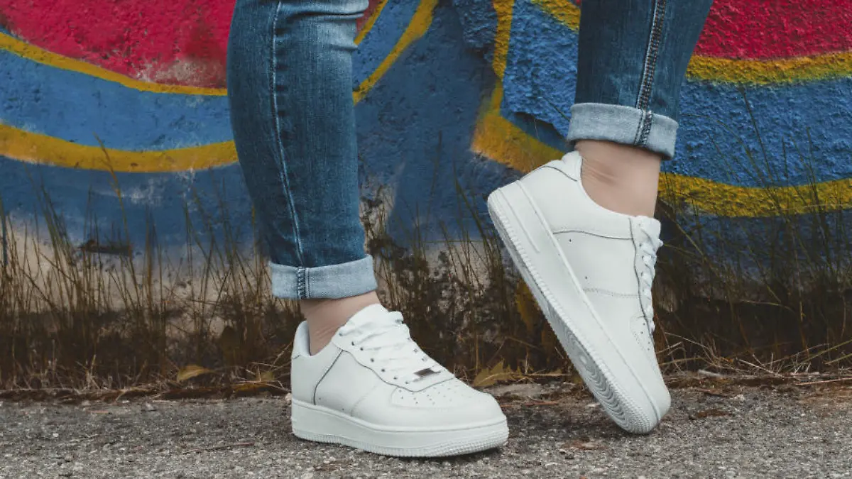 SO werden Turnschuhe wieder weiß Hausmittel für saubere Sneakers