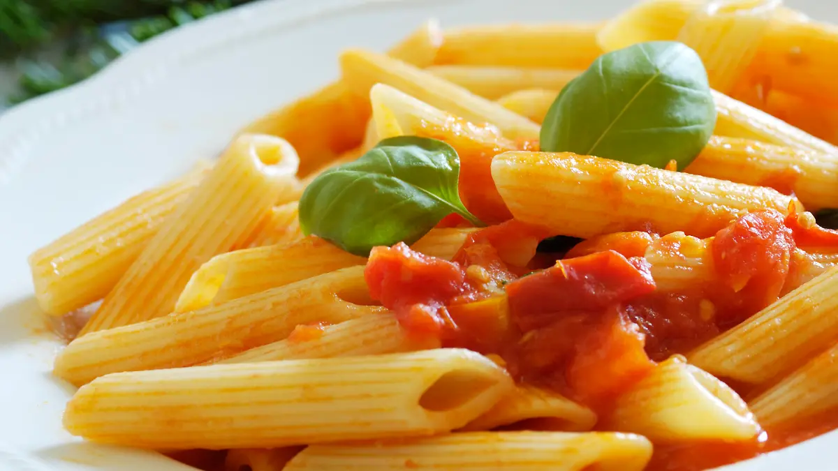 Tolles Vier-Minuten-Gericht aus gekochten Nudeln Sie haben noch Pasta von gestern übrig?