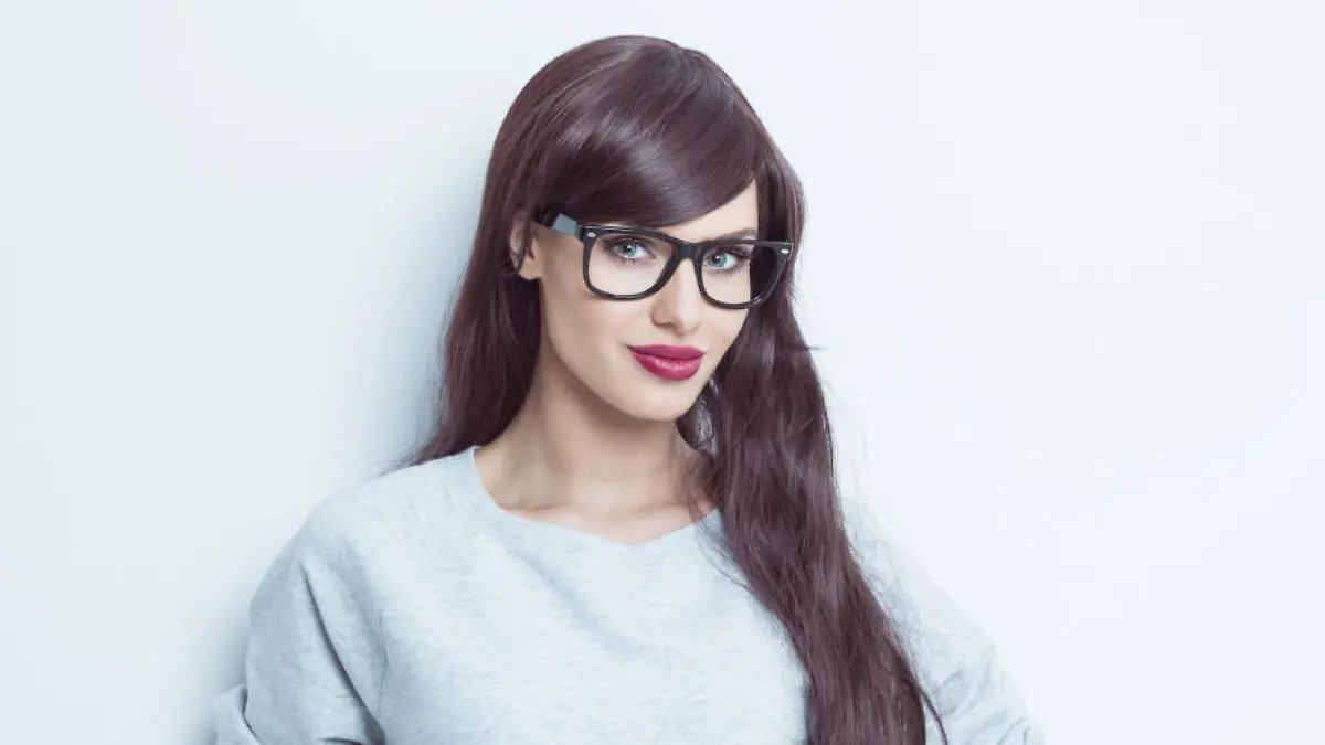 So viele Befragte finden Brillenträger total sexy Brillenschlange oder Bücherwurm? Von wegen!  