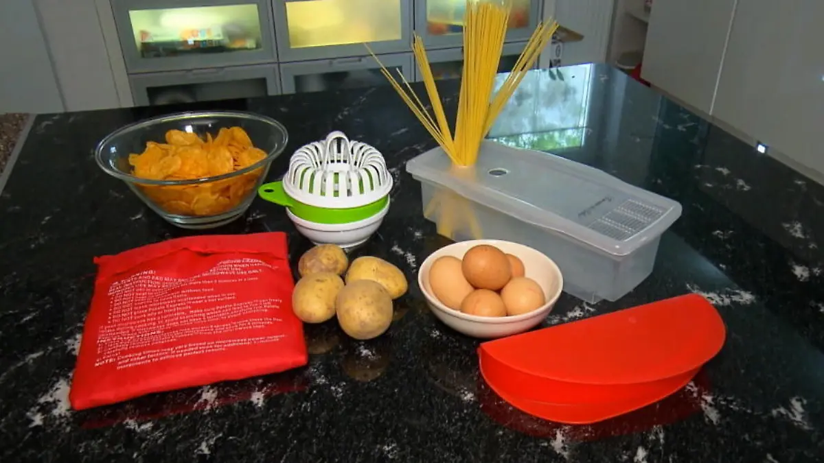 Diese Gadgets erleichtern das Kochen in der Mikrowelle Kartoffeltasche, Chips-Maker und Blitz-Spaghetti-Garer