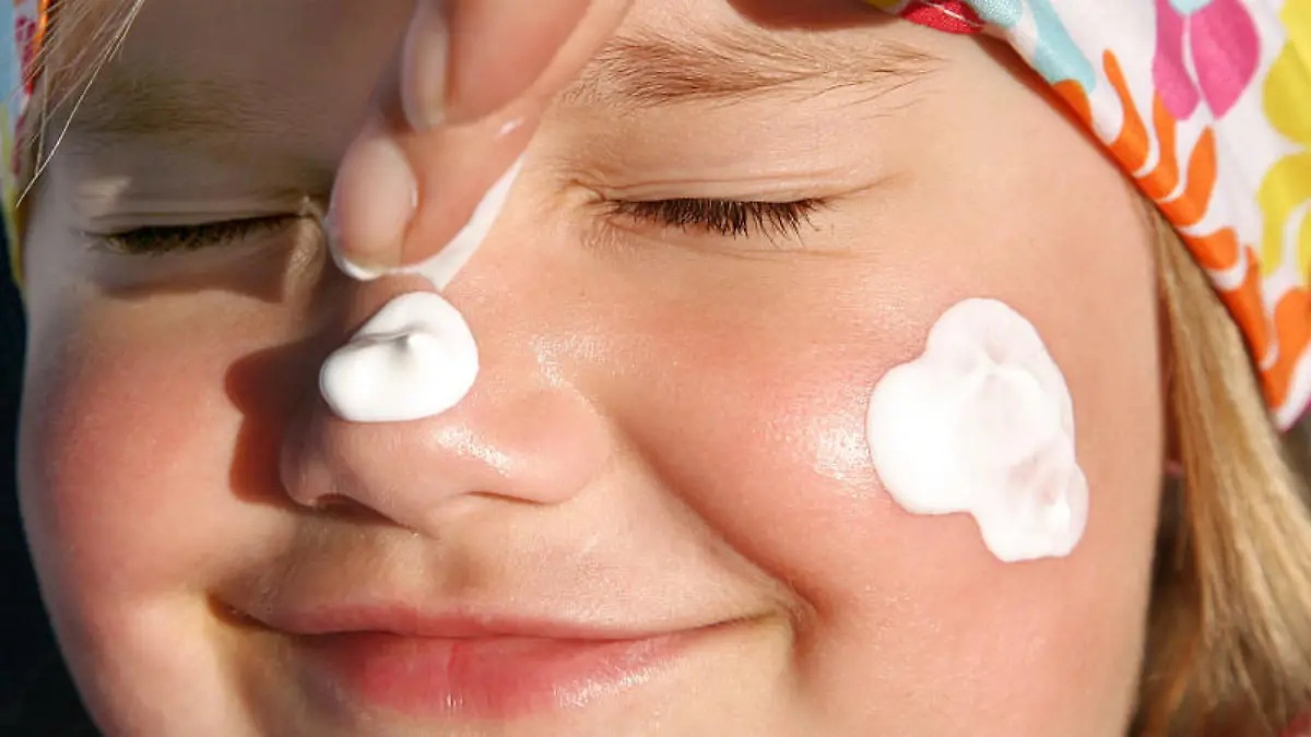 Urea-Cremes sind für Kinder nicht geeignet Brennendes Gefühl auf zarter Kinderhaut