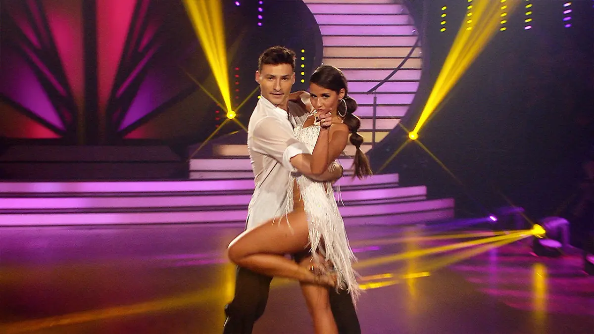 Sarah & Robert zeigen einen "temperamentvollen" Cha Cha Cha Let's Dance 2016: Finale