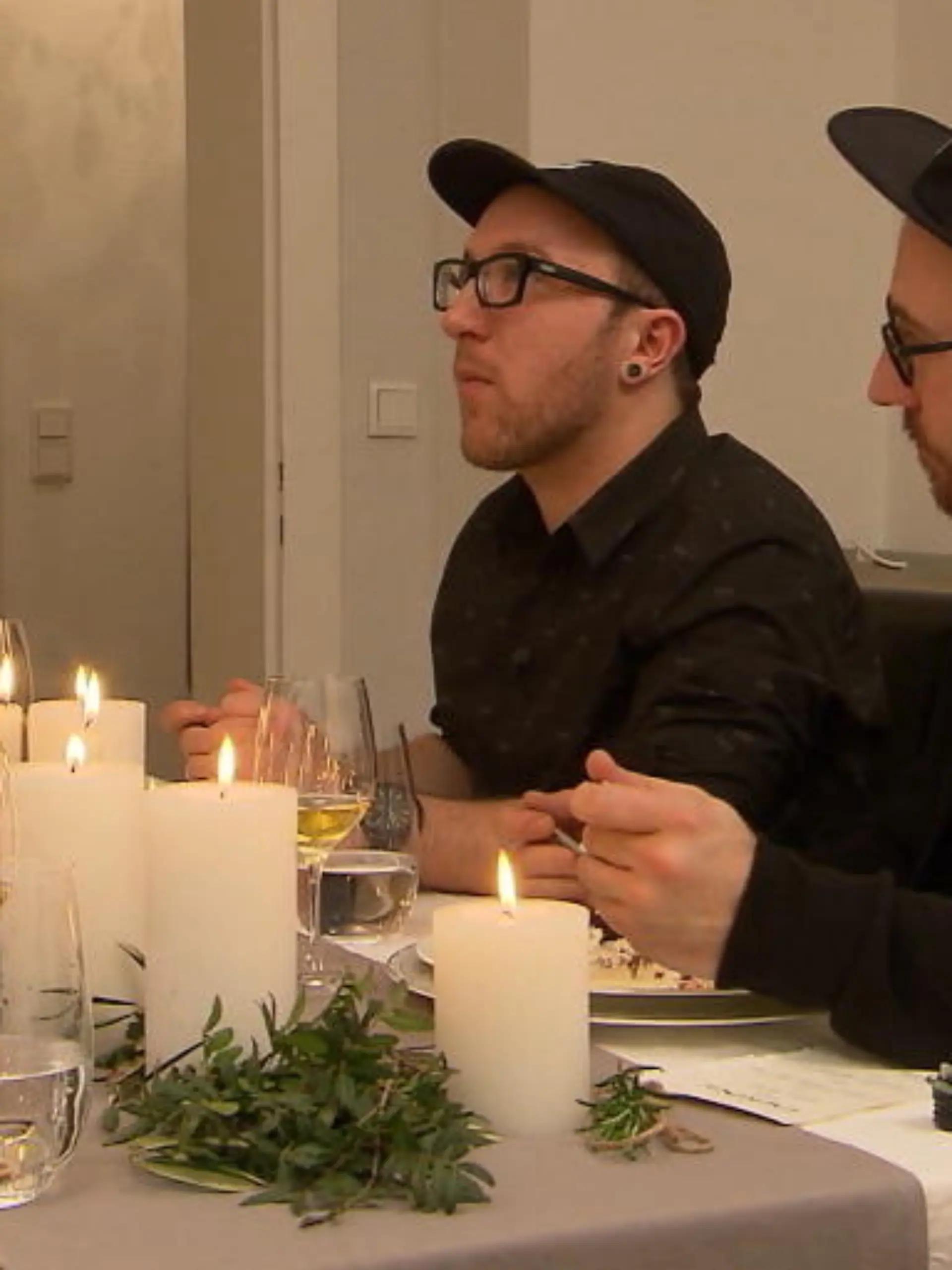 Bild zu: "Denise macht es den Kandidaten nicht leicht."