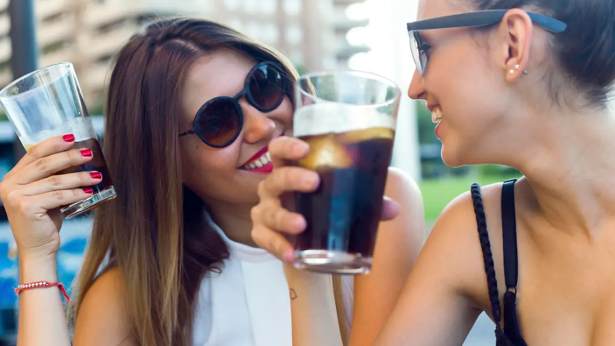 Cola Light-Produkte überzeugen im Test Stiftung Warentest: Cola-Sorten im Vergleich