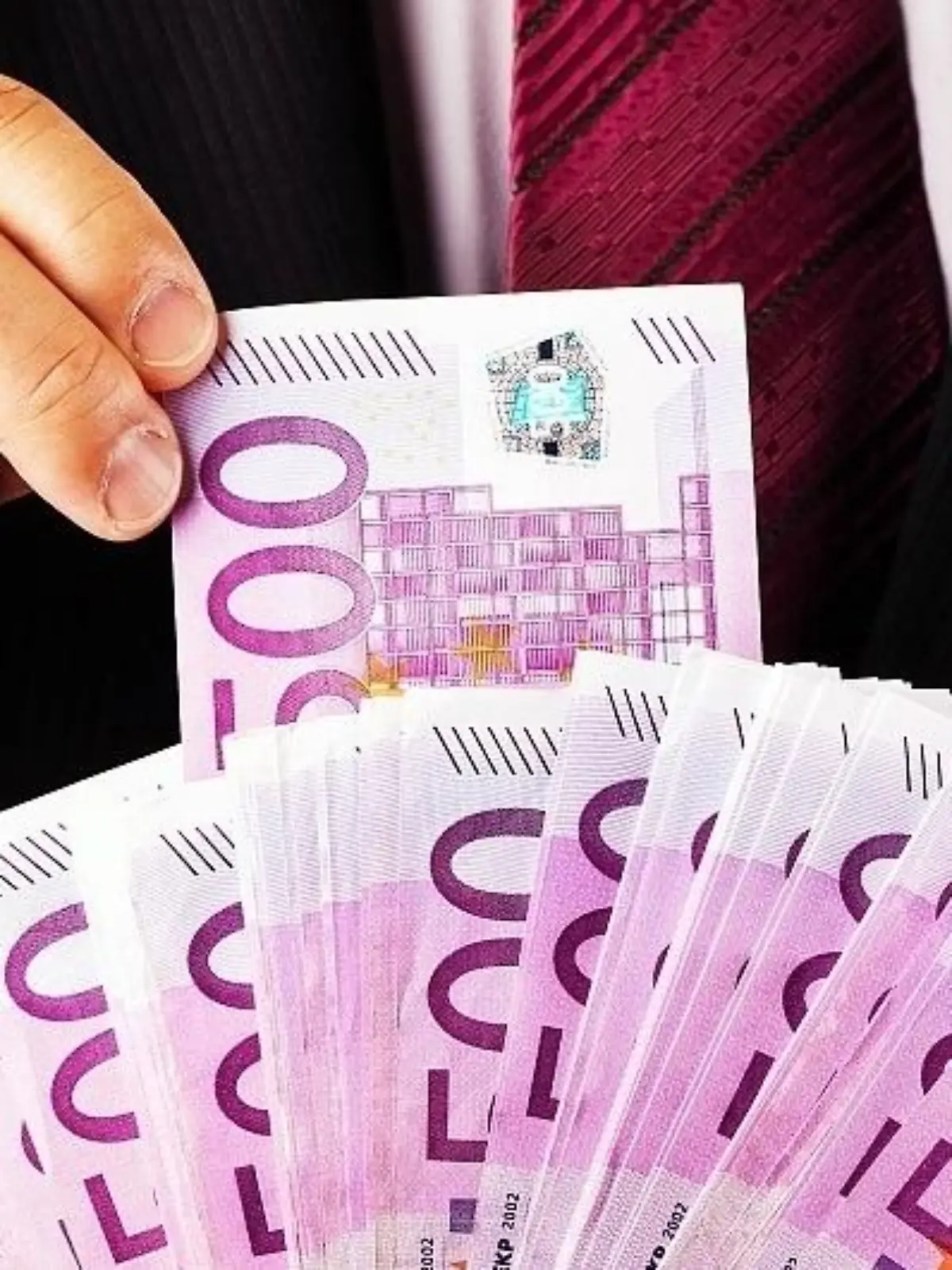 Bild zu: "Jeder Fünfte findet ein hohes Einkommen attraktiv"