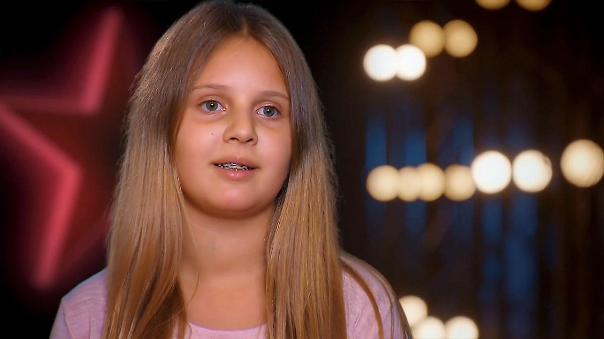 Das Supertalent 2015: Castingshow 6: 12-jährige Aulona Morina hat einen Glücksring