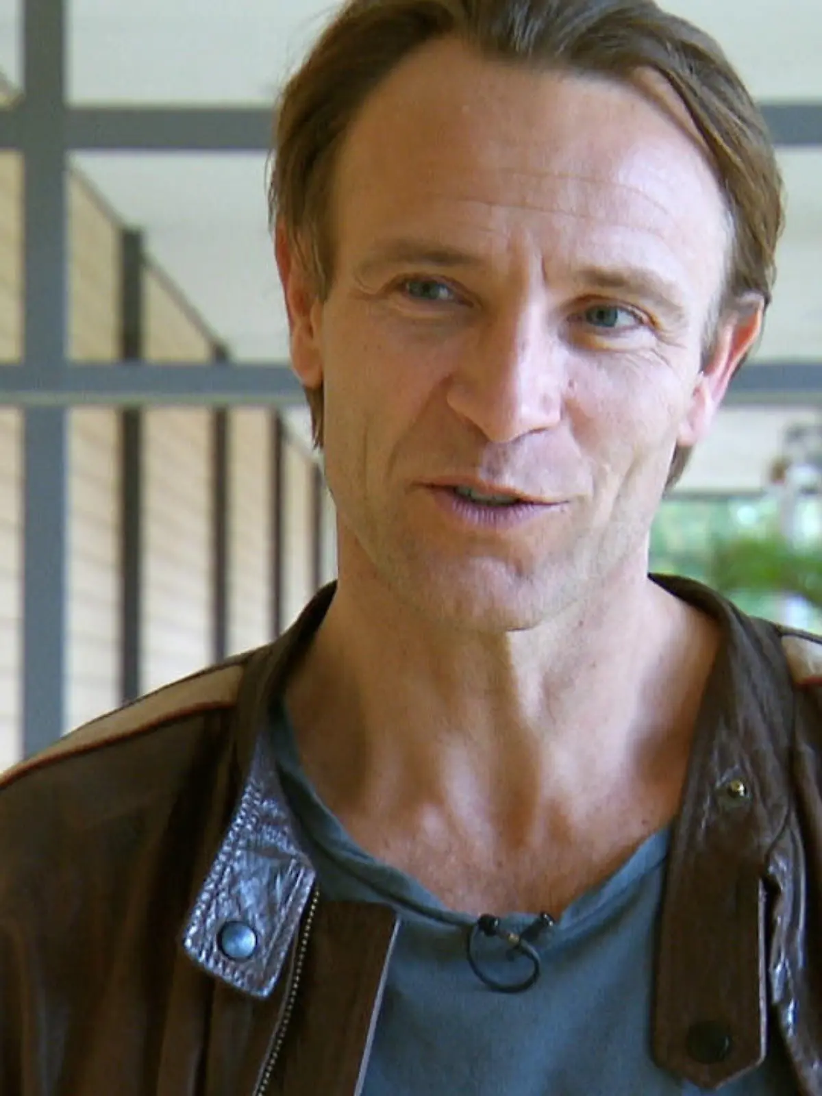 Bild zu: "Es war das Knie! Bernhard im Pech"