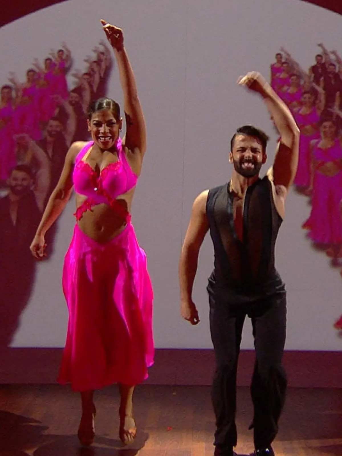 Bild zu: "Filmreif! Profitänzer eröffnen zu "Shake it Off" "