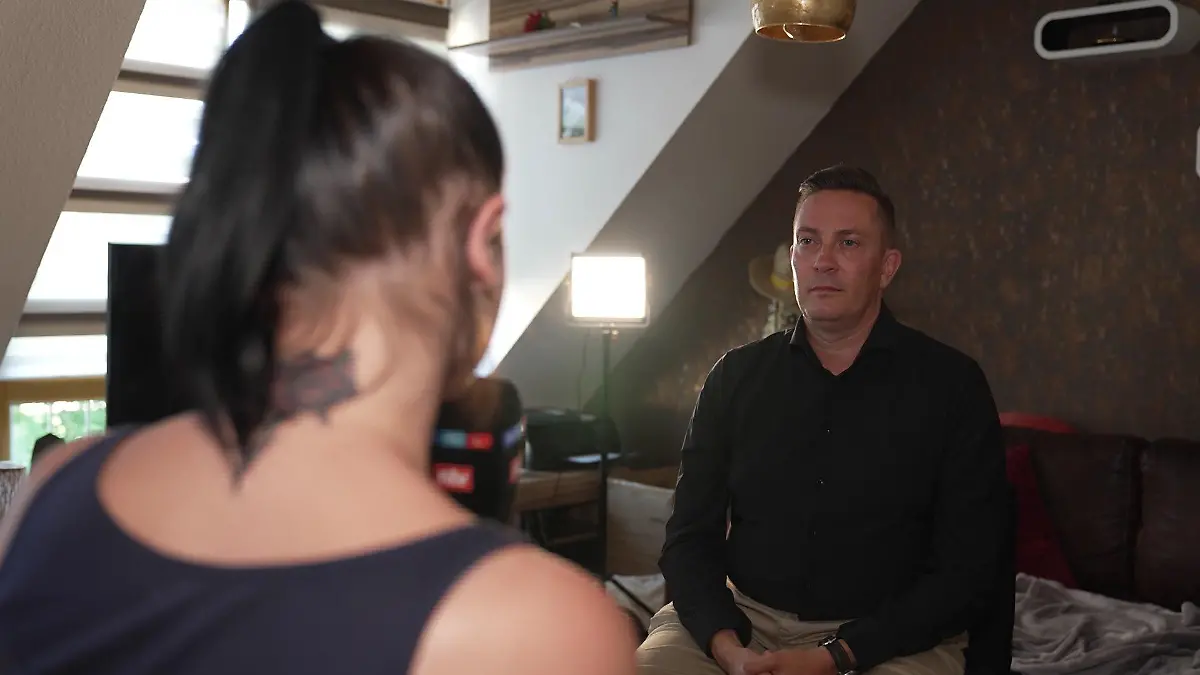 Lea im Interview mit RTL-Reporter Frank Vacik