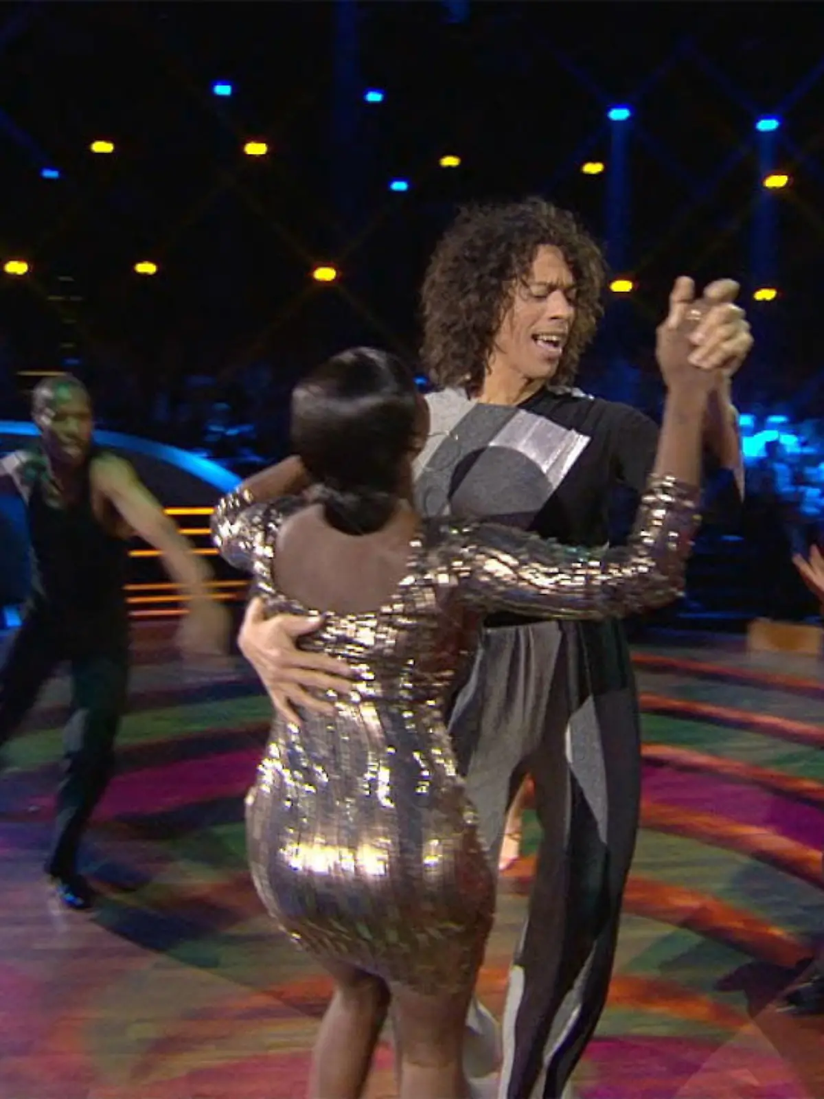 Bild zu: "Die Salsa-Königinnen eröffnen die Show"