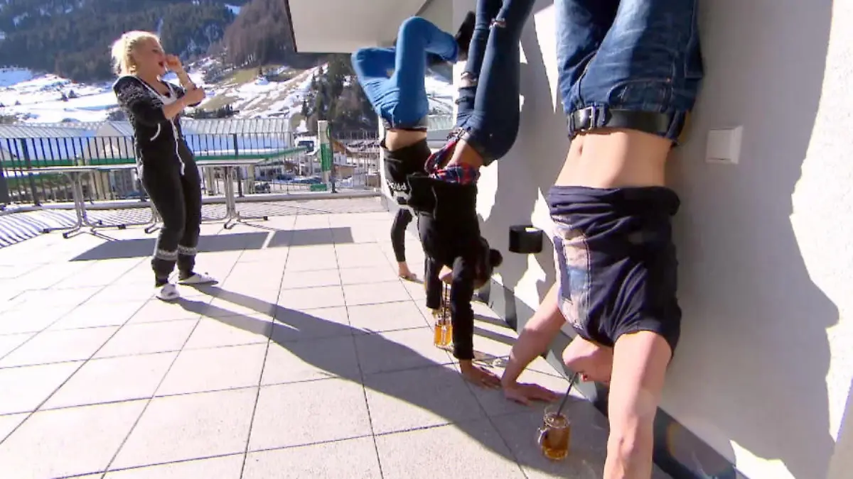Marcel Kärcher verliert beim Wett-Trinken Auf den DSDS-Kandidaten wartet eine scharfe Strafe