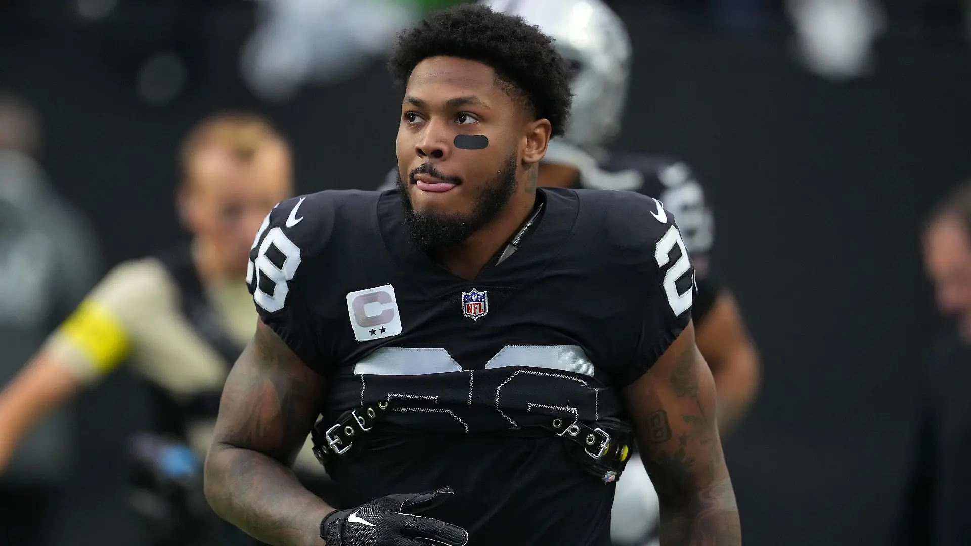 NFL, American Football Herren, USA San Francisco 49ers at Las Vegas Raiders Jan 1, 2023 Paradise, Nevada, USA Las Vegas Raiders running back Josh Jacobs 28 takes the field before the start of a game against the San Francisco 49ers at Allegiant Stadium. Paradise Allegiant Stadium Nevada USA, EDITORIAL USE ONLY PUBLICATIONxINxGERxSUIxAUTxONLY Copyright: xStephenxR.xSylvaniex 20230101_ams_cs1_0198