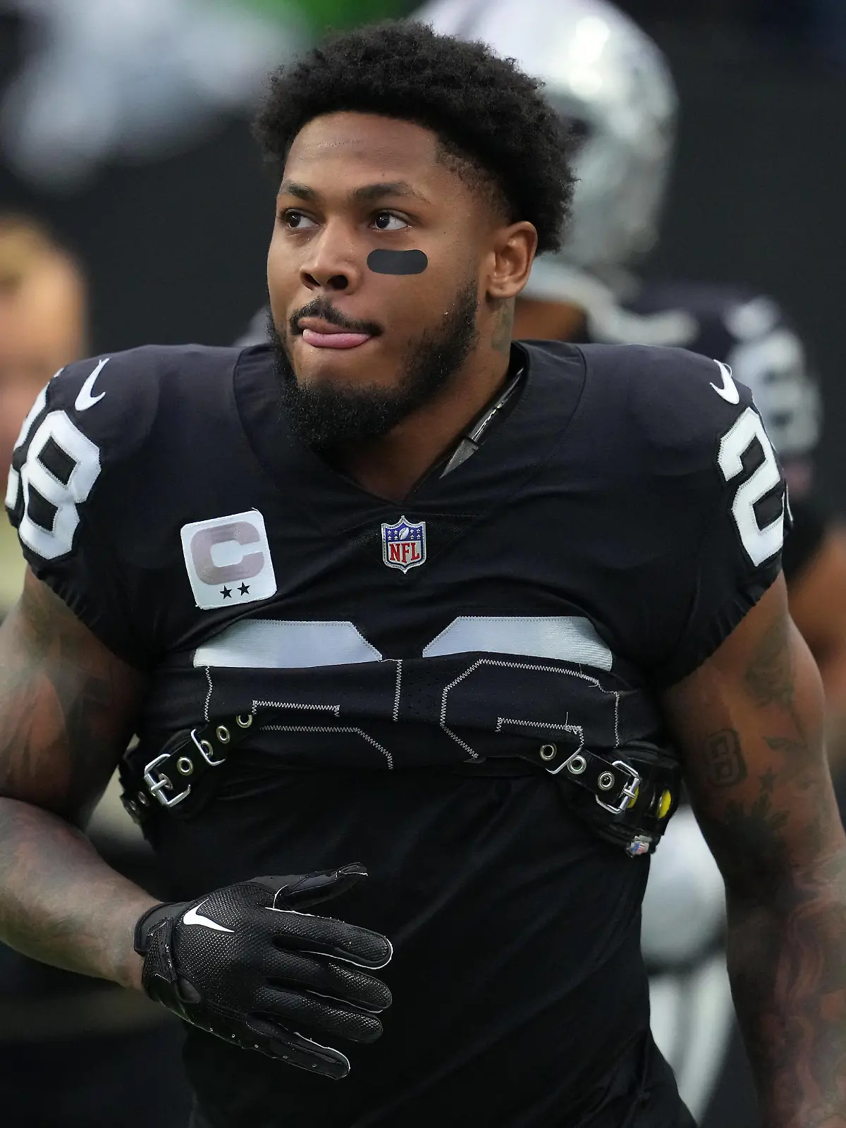  NFL, American Football Herren, USA San Francisco 49ers at Las Vegas Raiders Jan 1, 2023 Paradise, Nevada, USA Las Vegas Raiders running back Josh Jacobs 28 takes the field before the start of a game against the San Francisco 49ers at Allegiant Stadium. Paradise Allegiant Stadium Nevada USA, EDITORIAL USE ONLY PUBLICATIONxINxGERxSUIxAUTxONLY Copyright: xStephenxR.xSylvaniex 20230101_ams_cs1_0198 