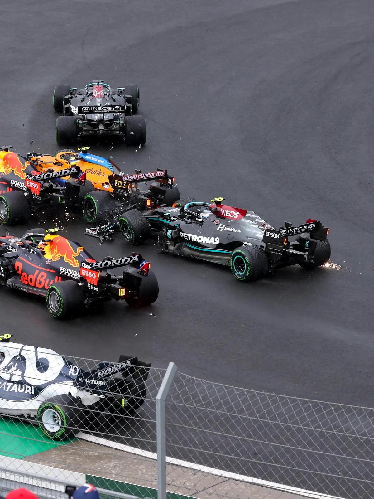  Start, 11 Sergio Perez MEX, Red Bull Racing, 77 Valtteri Bottas FIN, Mercedes-AMG Petronas F1 Team, 33 Max Verstappen NED, Red Bull Racing, 4 Lando Norris GBR, McLaren F1 Team, 44 Lewis Hamilton GBR, Mercedes-AMG Petronas F1 Team, F1 Grand Prix of Hungary at Hungaroring on August 1, 2021 in Budapest, Hungary. Photo by HOCH ZWEI Budapest Hungary *** Start, 11 Sergio Perez MEX, Red Bull Racing , 77 Valtteri Bottas FIN, Mercedes AMG Petronas F1 Team , 33 Max Verstappen NED, Red Bull Racing , 4 Lando Norris GBR, McLaren F1 Team , 44 Lewis Hamilton GBR, Mercedes AMG Petronas F1 Team , F1 Grand Prix of Hungary at Hungaroring on August 1, 2021 in Budapest, Hungary Photo by HOCH ZWEI Budapest Hungary