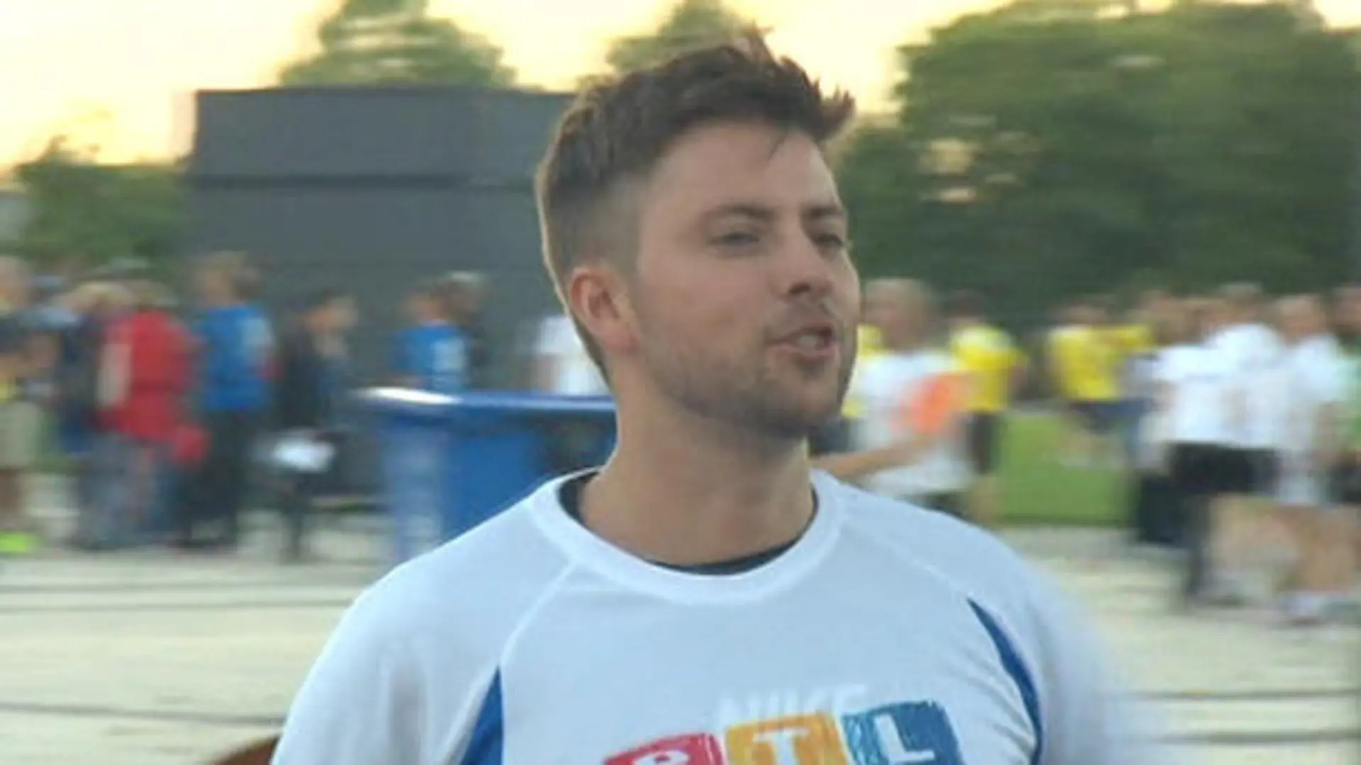 Von Jascheroff läuft bei b2run-Charity-Lauf mit Im Ziel wartete schwangere Freundin