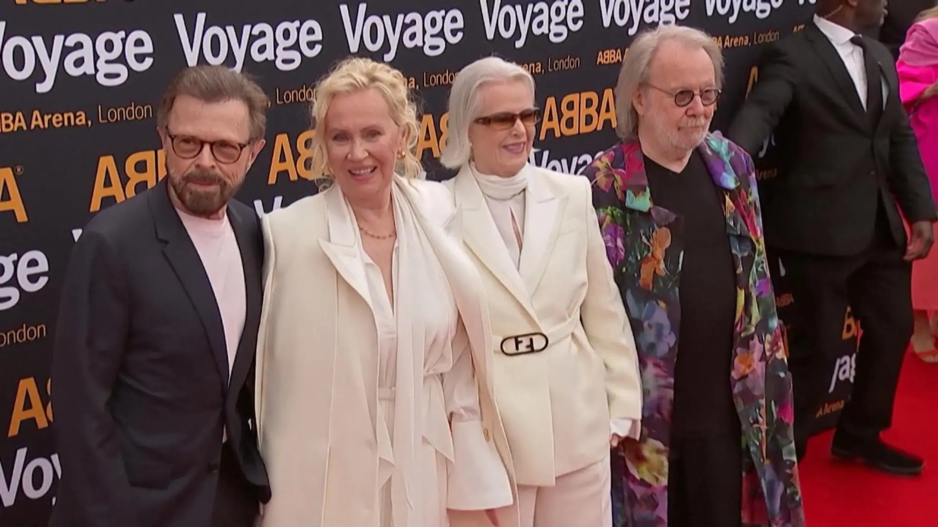 Alle ABBA-Mitglieder wieder gemeinsam auf rotem Teppich Musik-Sensation!