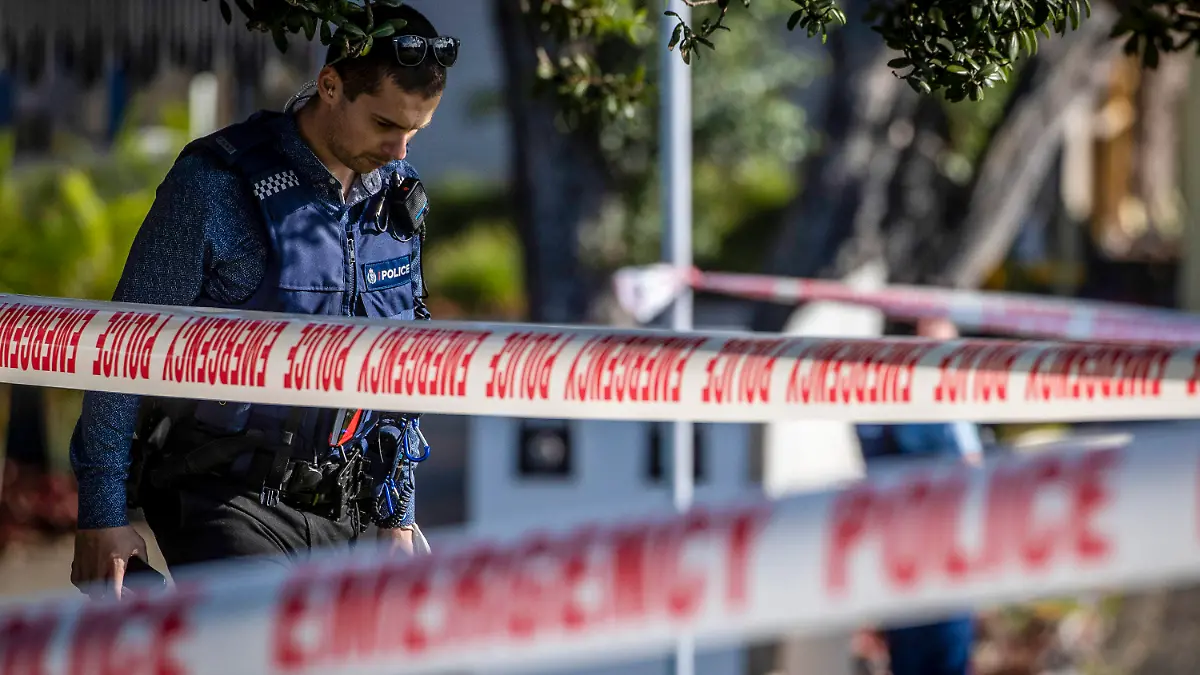 Police set up a cordon and search area in a suburb of Auckland following reports of multiple stabbings, in New Zealand, Thursday, June 23, 2022. Authorities say a man wounded some people in a stabbing rampage in a New Zealand city before bystanders brought him to the ground. (Michael Craig/New Zealand Herald via AP)