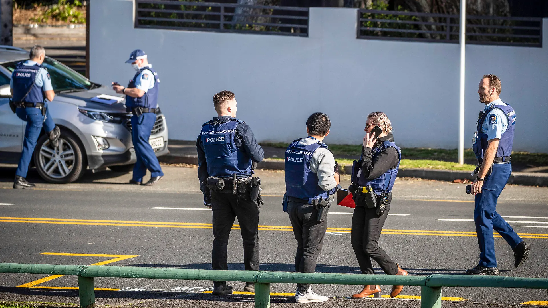 Police set up cordons and search area around a suburb of Auckland following reports of multiple stabbings, in New Zealand, Thursday, June 23, 2022. Authorities say a man wounded some people in a stabbing rampage in a New Zealand city before bystanders brought him to the ground. (Michael Craig/New Zealand Herald via AP)