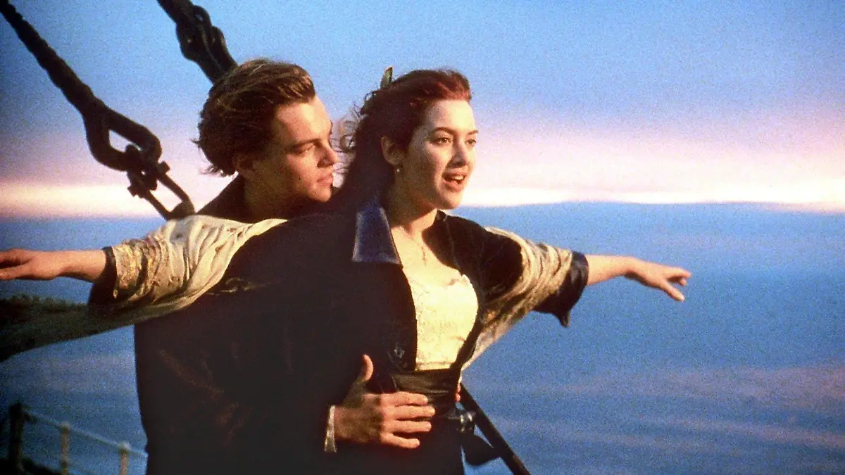 Leonardo DiCaprio als Jack Dawson und Kate Winslet als Rose DeWitt Bukater in einer Szene des Films «Titanic» (undatiertes Handout). James Camerons Melodram eroberte vor rund 14 Jahren weltweit die Kinosäle. Bald kommt das Drama mit Kate Winslet und Leonardo DiCaprio wieder ins Kino - diesmal in 3D. Foto: 20th Century Fox (zu dpa-Themenpaket «100 Jahre Untergang der Titanic» vom 15.03.2012 - ACHTUNG: Verwendung nur für redaktionelle Zwecke im Zusammenhang mit der Berichterstattung über den Film und bei Urheber-Nennung)  +++(c) dpa - Bildfunk+++