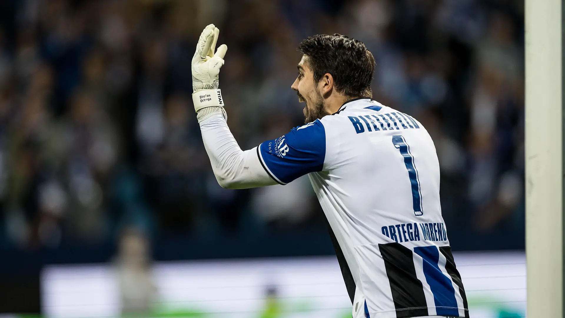  1. Fussball Bundesliga, VfL Bochum - Arminia Bielefeld 06.05.2022 Stefan Ortega Arminia Bielefeld, 1 1. Fussball Bundesliga, VfL Bochum - Arminia Bielefeld, VONONVIA Ruhrstadion DFL REGULATIONS PROHIBIT ANY USE OF PHOTOGRAPHS AS IMAGE SEQUENCES AND/OR QUASI-VIDEO. *** 1 Football Bundesliga, VfL Bochum Arminia Bielefeld 06 05 2022 Stefan Ortega Arminia Bielefeld, 1 1 Football Bundesliga, VfL Bochum Arminia Bielefeld, VONONVIA Ruhrstadion DFL REGULATES PROHIBIT ANY USE OF PHOTOGRAPHS AS IMAGE SEQUENCES AND OR QUASI VIDEO Copyright: xBEAUTIFULxSPORTS/Wunderlx