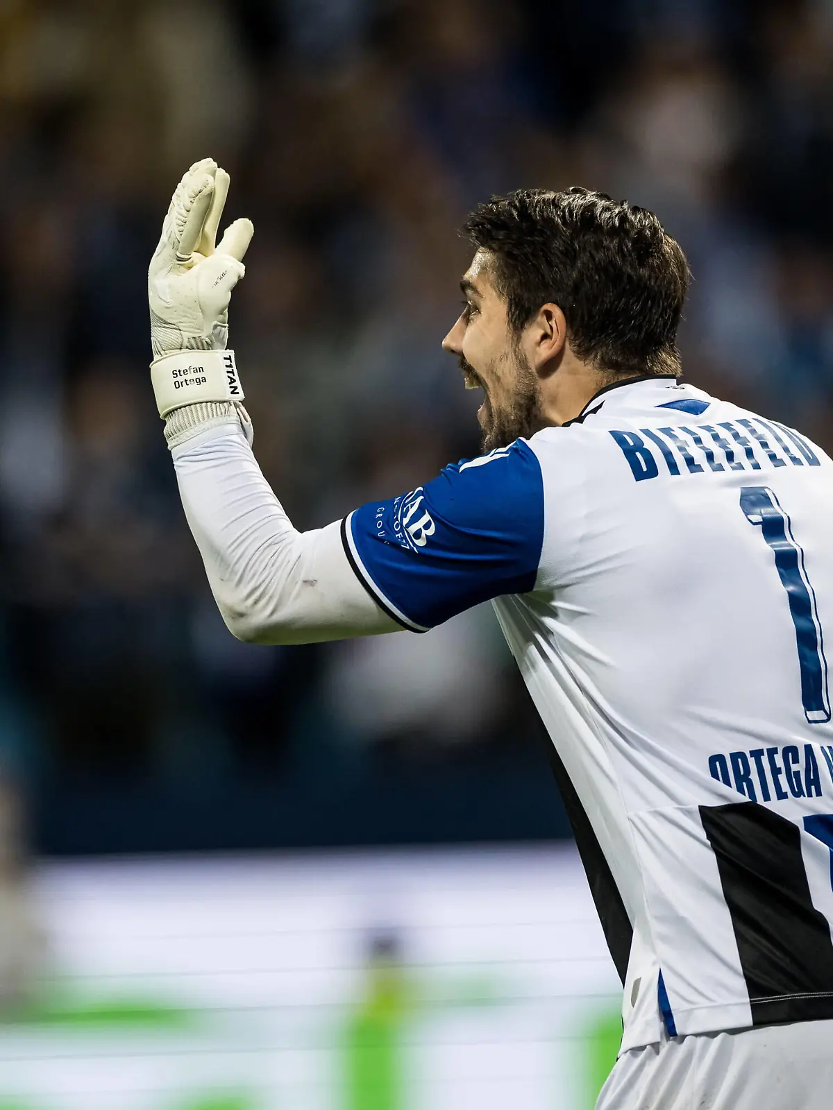  1. Fussball Bundesliga, VfL Bochum - Arminia Bielefeld 06.05.2022 Stefan Ortega Arminia Bielefeld, 1 1. Fussball Bundesliga, VfL Bochum - Arminia Bielefeld, VONONVIA Ruhrstadion DFL REGULATIONS PROHIBIT ANY USE OF PHOTOGRAPHS AS IMAGE SEQUENCES AND/OR QUASI-VIDEO. *** 1 Football Bundesliga, VfL Bochum Arminia Bielefeld 06 05 2022 Stefan Ortega Arminia Bielefeld, 1 1 Football Bundesliga, VfL Bochum Arminia Bielefeld, VONONVIA Ruhrstadion DFL REGULATES PROHIBIT ANY USE OF PHOTOGRAPHS AS IMAGE SEQUENCES AND OR QUASI VIDEO Copyright: xBEAUTIFULxSPORTS/Wunderlx