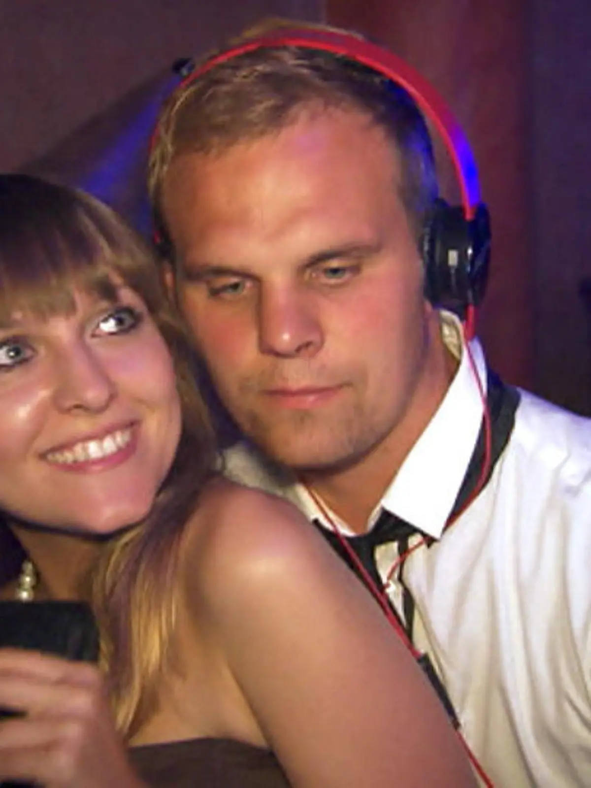 Bild zu: "Jenny ist hin und weg von Gunther als DJ"