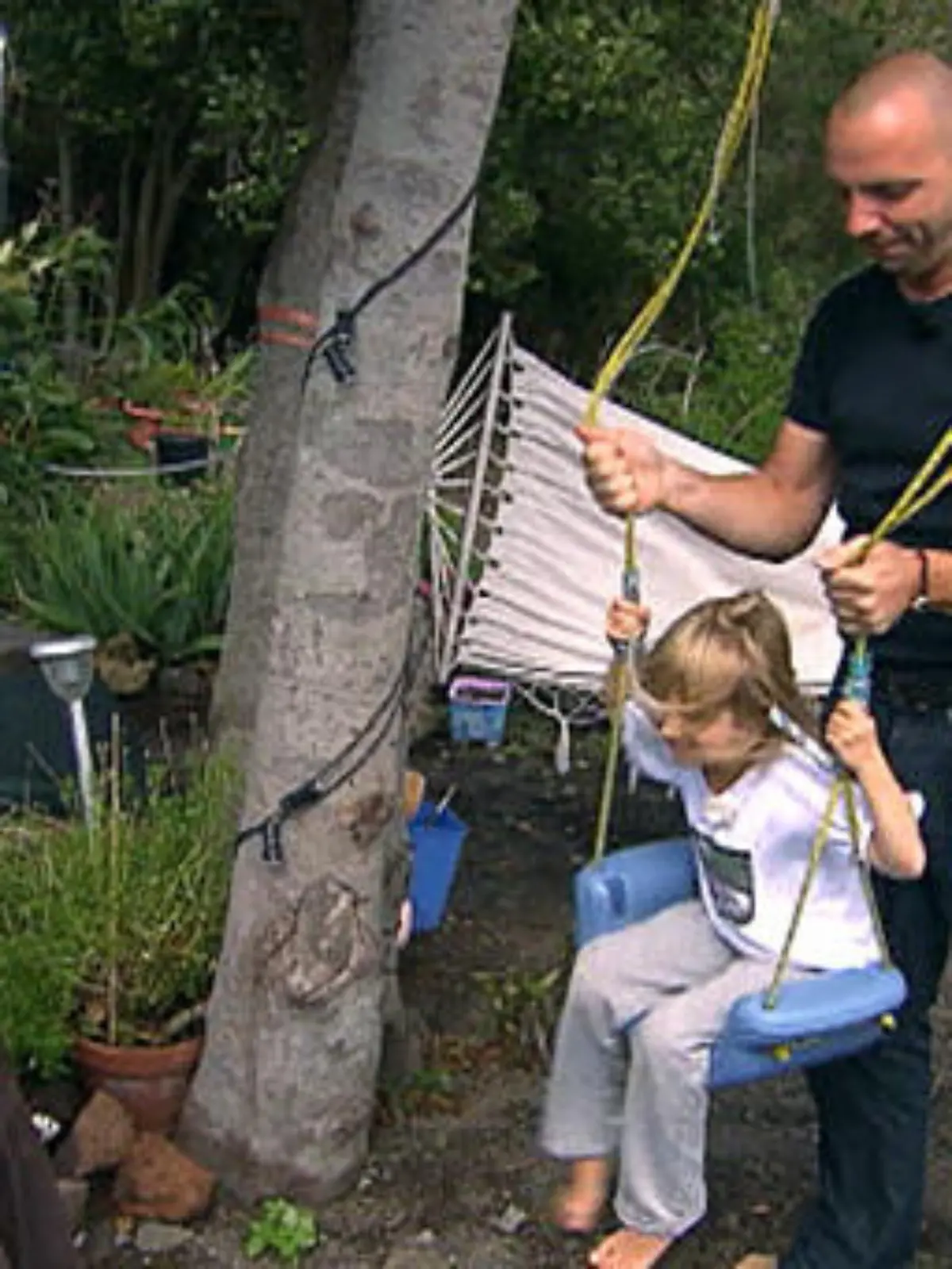 Bild zu: "Yvonne lädt Chris und Stefan ein"