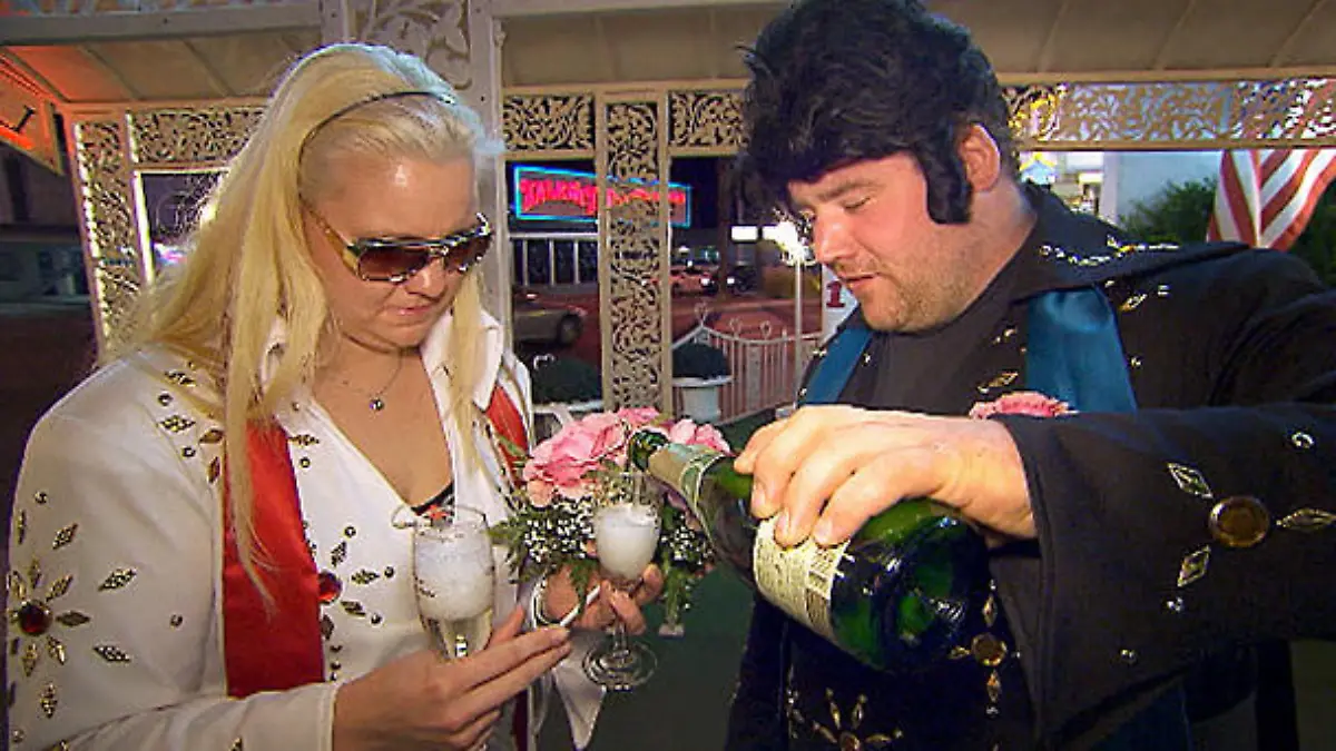 Katja & Marcel: Las Vegas-Hochzeit im Elvis-Kostüm Die Bauern auf Traumreise