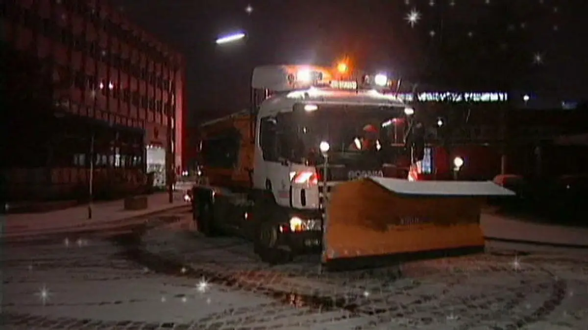 Schneeglätte im Januar 2012 Kältehoch bringt Winter nach Deutschland