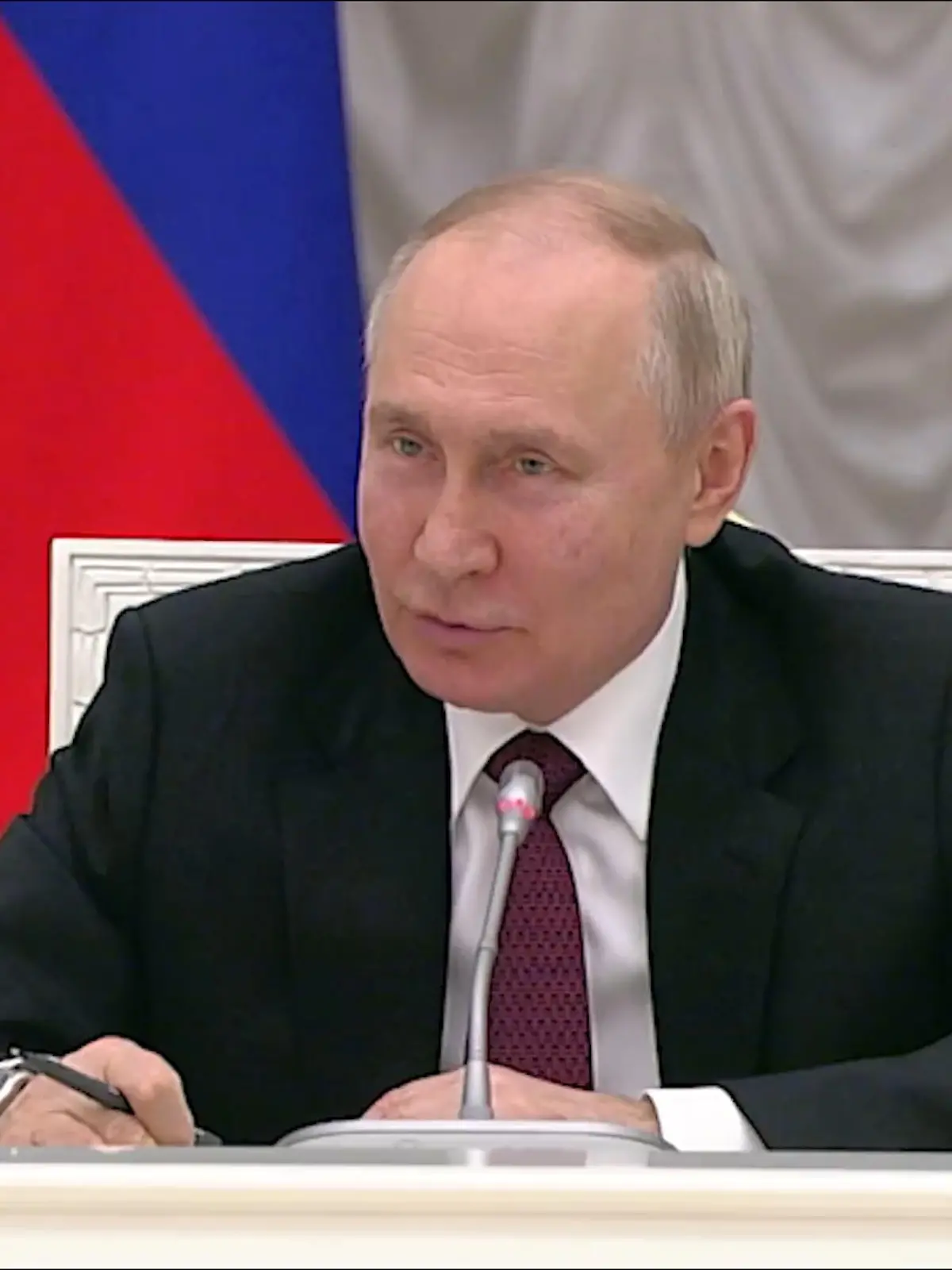 Der russische Präsident Wladimir Putin sagte, was für ihn ein gutes Computer-Spiel ausmacht. 
"Es soll einem Menschen helfen, sich zu entwickeln, zu sich selbst zu finden, soll dazu beitragen, einen Menschen sowohl im Rahmen universeller menschlicher Werte als auch im Rahmen des Patriotismus zu erziehen", so Putin.